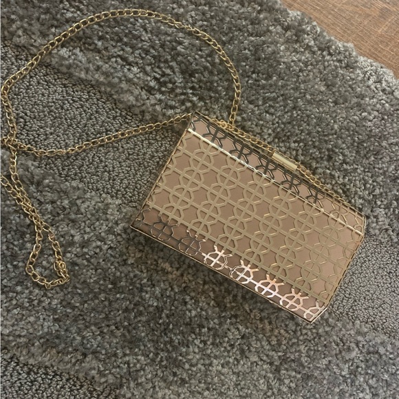 NWOT Elegant Gold Clutch Bag - Picture 2 of 4